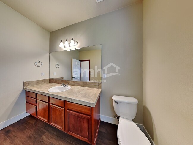 Building Photo - 1115 SE Rollins Ave