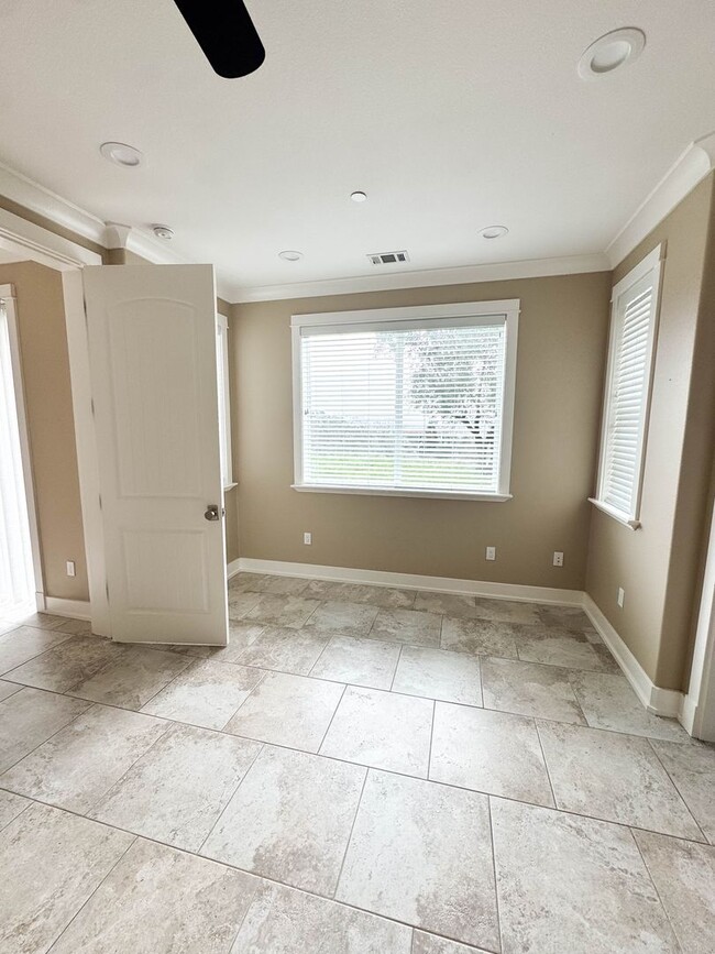 Building Photo - 4925 Milano Way