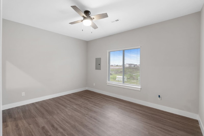 Building Photo - 5120 N Cypress St