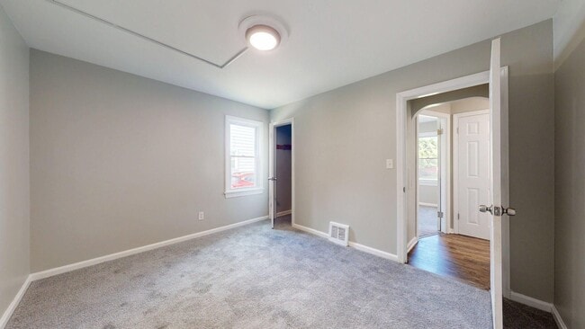 Building Photo - Fulton/W.58th neighborhood; 3 bedroom/2bat...