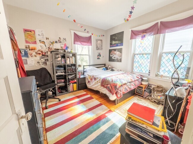 Building Photo - 70 Line St