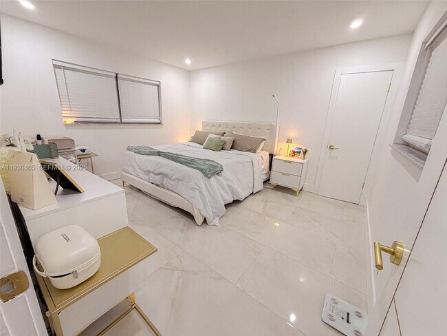 Building Photo - 7951 NW 37th Dr