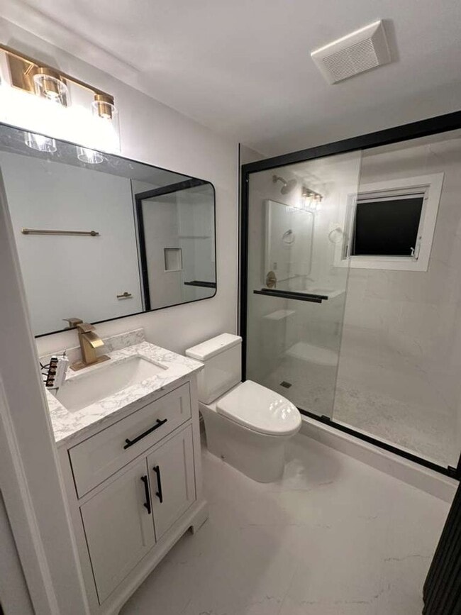 Building Photo - Great Home For RWJMS/Rutgers Students * Walk to New Brunswick/Highland Park Nightlife * All Utili...