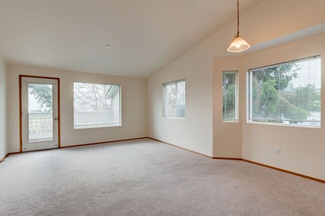 Building Photo - 2 Bed 2 Bath Point Of View Condo