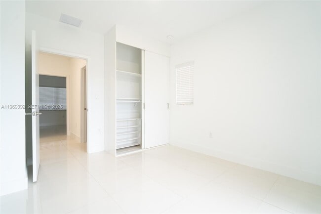 Building Photo - 1159 NW 3rd St