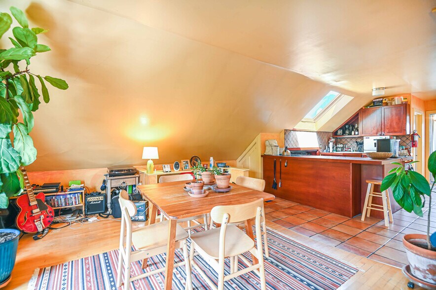 Living Room - 95 Beckett St
