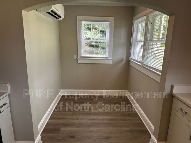 Building Photo - 204 Moore Dr