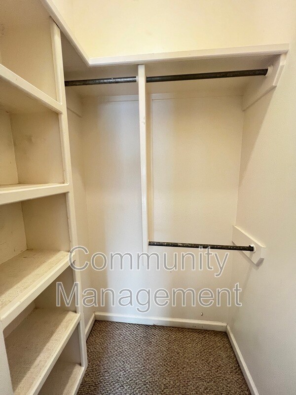 Building Photo - 6011 Riverbrook Dr