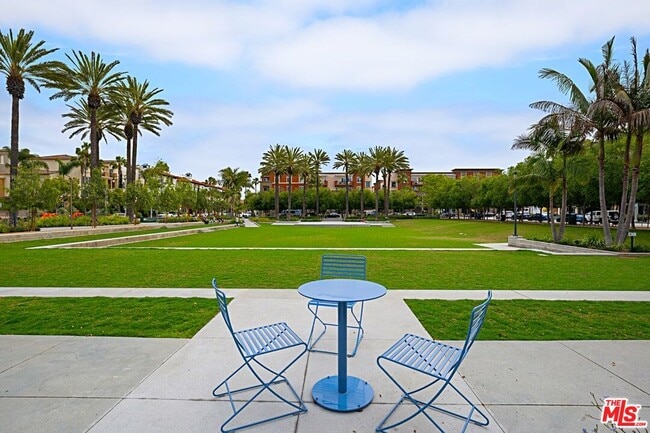 Building Photo - 5625 Crescent Park W