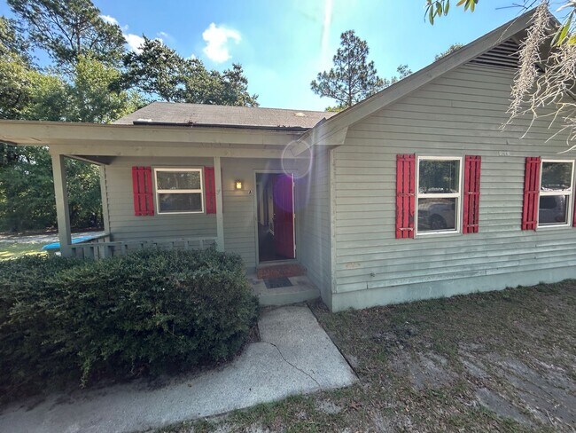 Building Photo - 1037 N Ash St