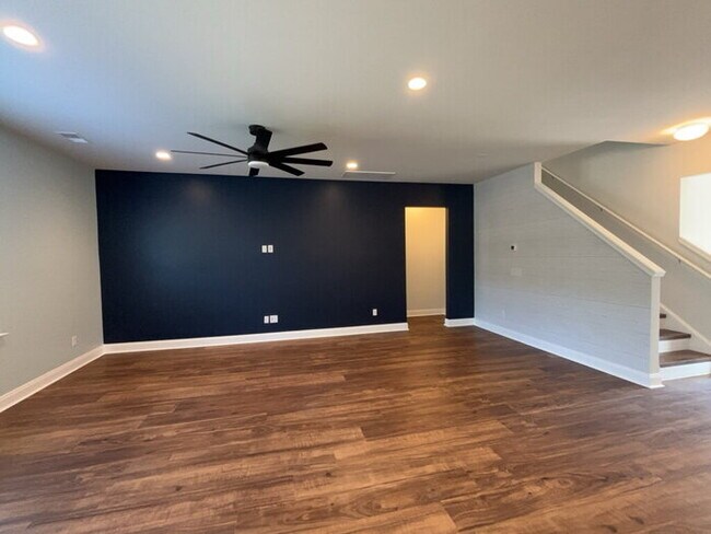 Building Photo - 203 Hayworth Rd