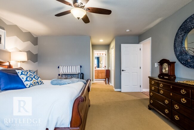 Building Photo - 3 Bedroom + Office in Central Point!