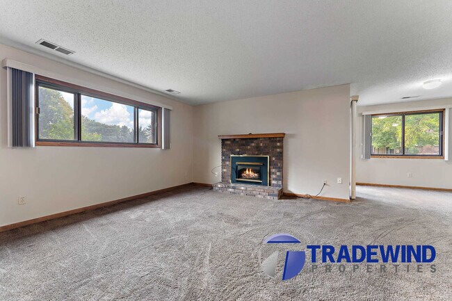 Building Photo - 560 Donegal Cir
