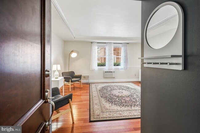 Building Photo - 906 S Washington St