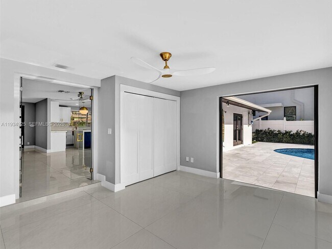 Building Photo - 2310 NE 48th Ct