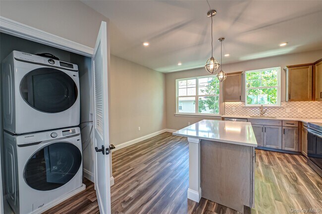 Building Photo - 1 Conklin St