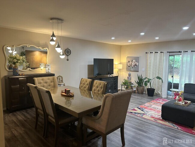 Building Photo - 10 Albury Way