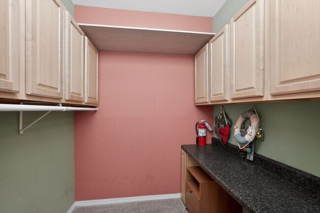 Building Photo - 4114 Central Sarasota Pkwy