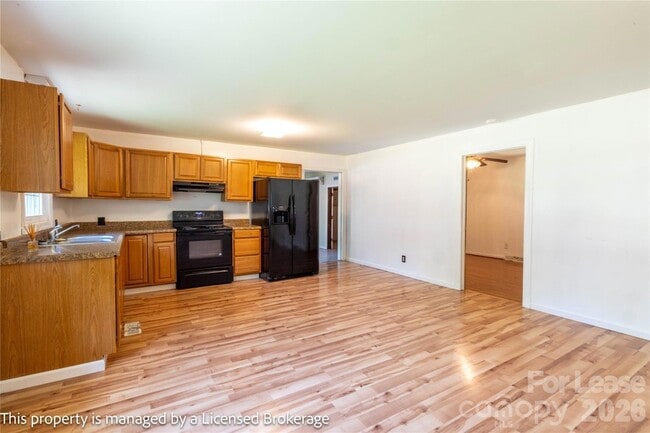 Building Photo - 234 Poplin St