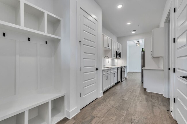 Building Photo - 1403 Martin St