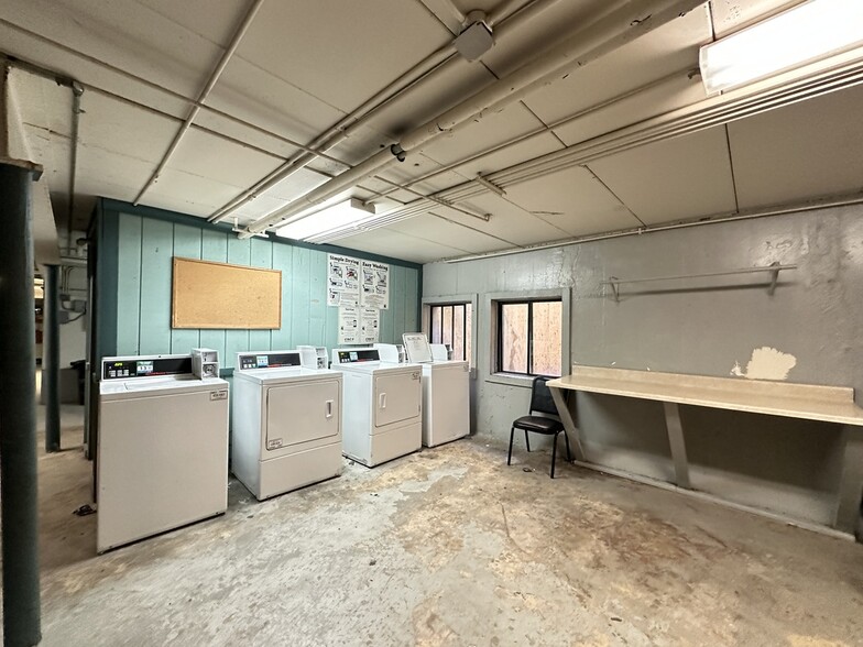 Building Photo - 630 Lincoln Ave