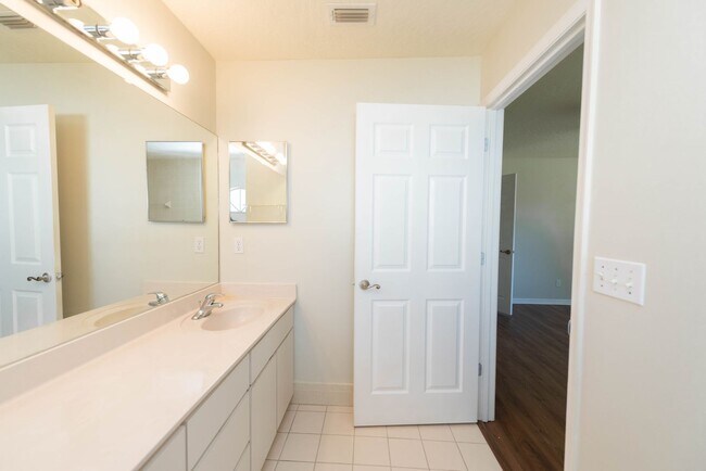 Building Photo - 1236 Buffing Cir SE