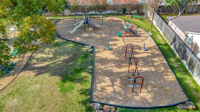 Building Photo - 847 Carlingford Ln