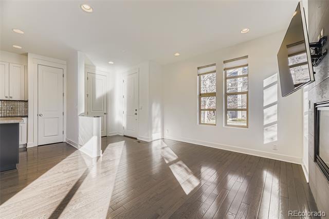 Building Photo - 539 S Upham St