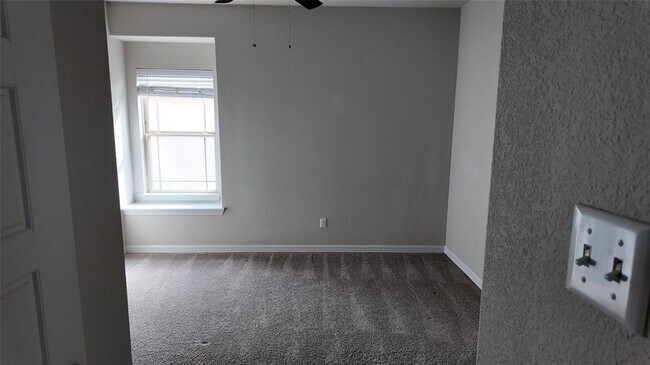 Building Photo - 2102 Dillon Pond Ln