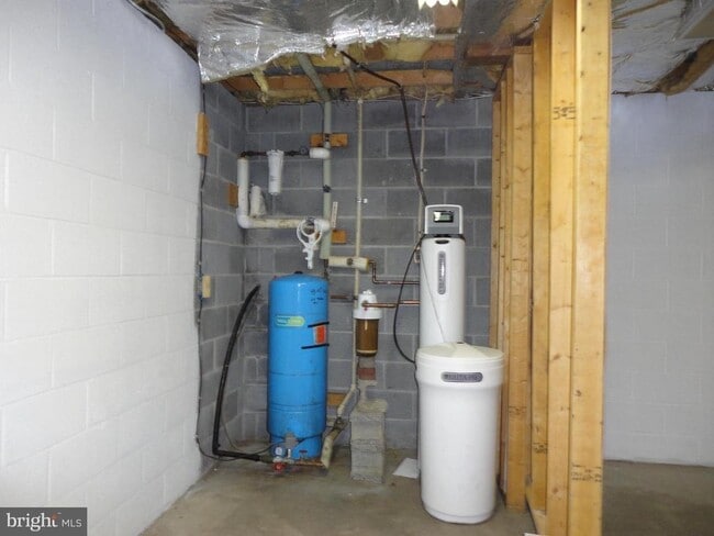 Building Photo - 814 Rustic Ln