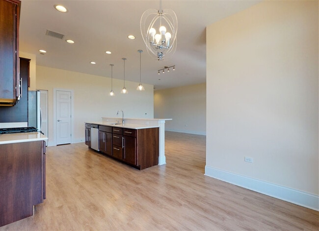 Building Photo - 4758 N Laramie Ave