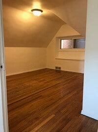 Building Photo - 337 E 12th Ave