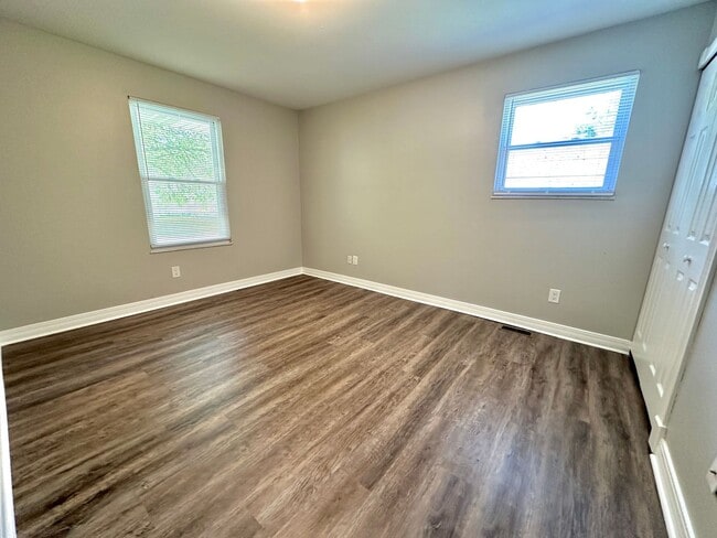 Building Photo - 6530 Pine Cone Dr