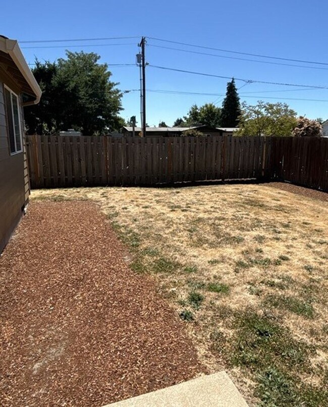 Building Photo - 4Bd/2.5Ba Two Story House - Available to View!