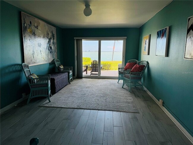 Building Photo - 113 1st St E