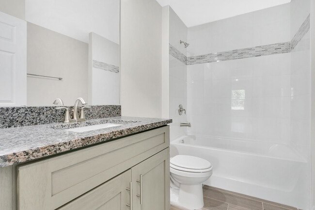 Building Photo - 2300 Fox Hollow Dr