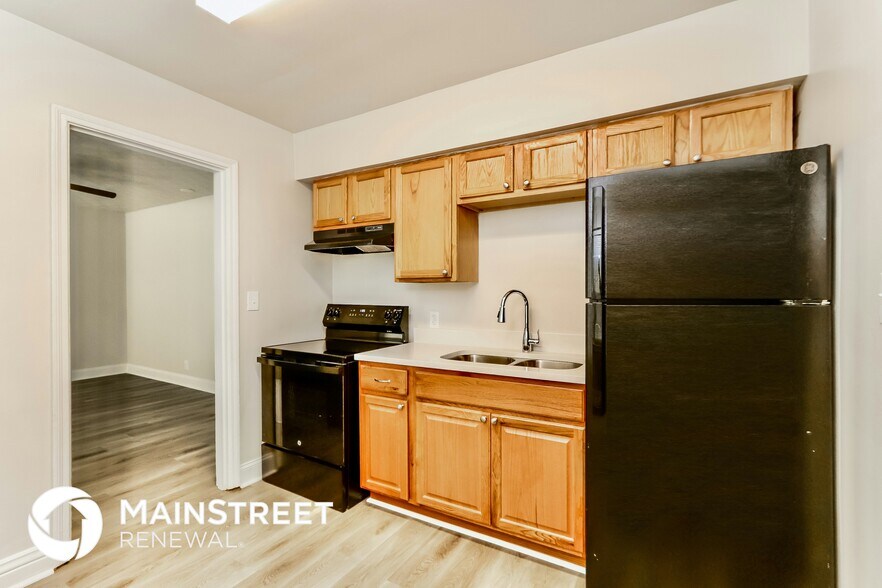 Building Photo - 3818 Bank St