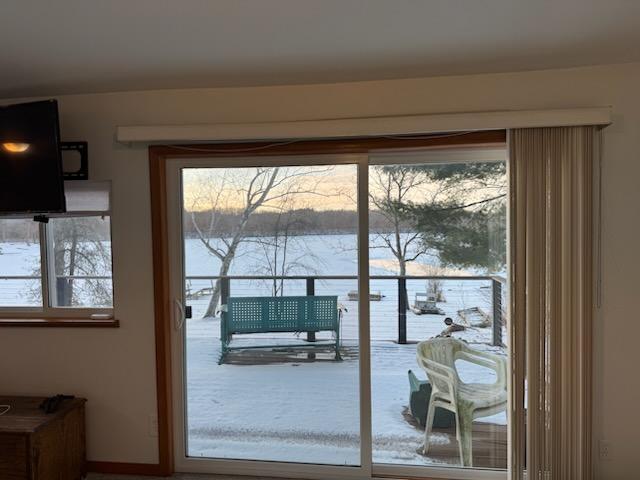 Building Photo - 8649 Hidden Lake Dr