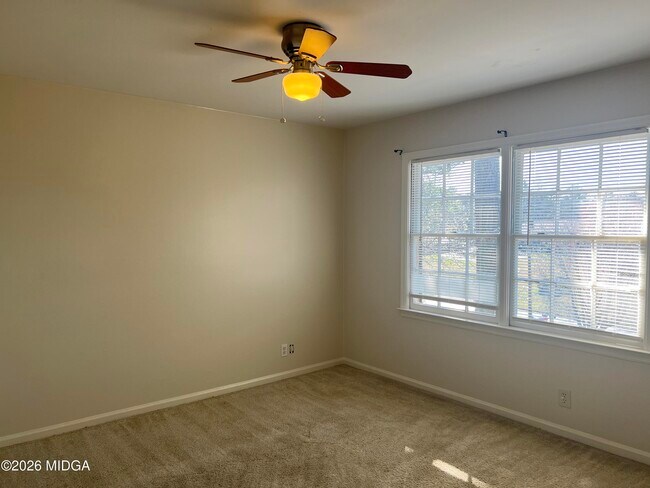 Building Photo - 853 Captain Kell Dr