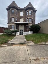 Building Photo - 425-1A Vermilion-N