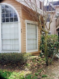 Building Photo - Lovely 2 Bedroom / 2 Bathroom - 1st Floor ...