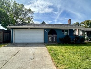 Building Photo - Available now! 4 Bedroom Home!