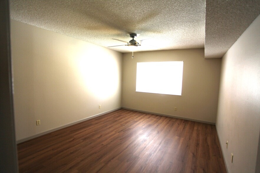 MASTER BEDROOM - 6878 Navajo Rd