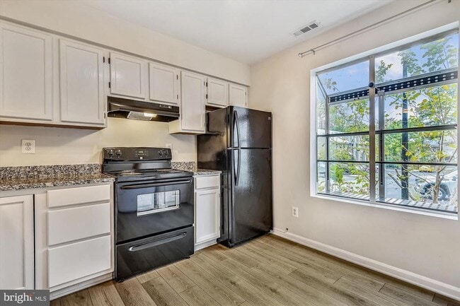 Building Photo - 13 Janwall Ct