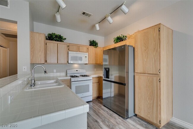 Building Photo - 251 S Green Valley Pkwy