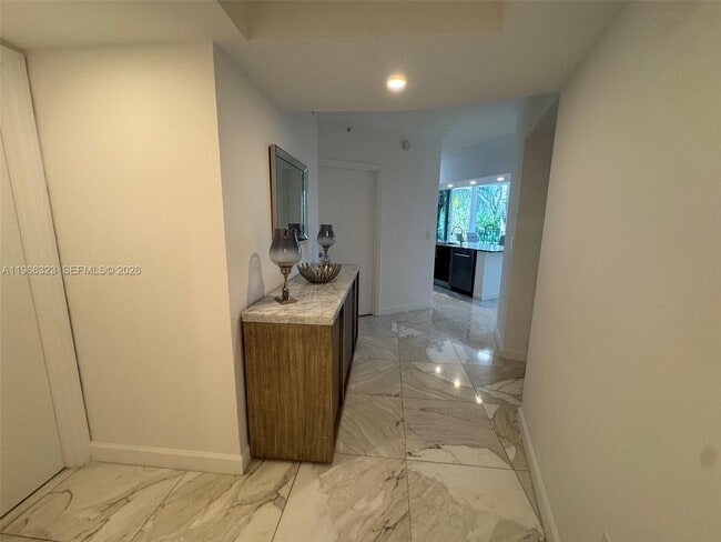 Building Photo - 20000 E Country Club Dr