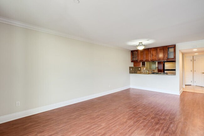 Building Photo - Beautiful 2 Bedroom 2 Bathroom Condo in La...