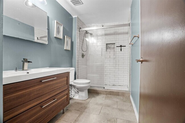 Building Photo - 471 NE 25th St