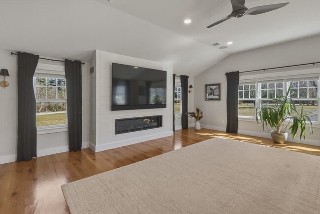 Building Photo - 235 Brook St