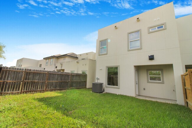 Building Photo - 2231 Corales St